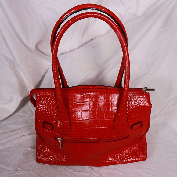 Red Alligator-texture Cleo&Patel, gold trim Purse - Picture 2 of 5